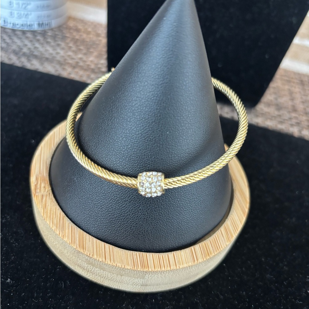 18K Gold filled bangle with Crystal Accent